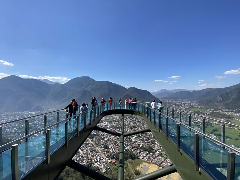 Atalaya de cristal en el Ecoparque Cerro del Borrego, Orizaba